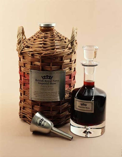 British Royal Navy Rum One Imperial Gallon 57,15 % 4,54 liter - Rom fra Caribien
